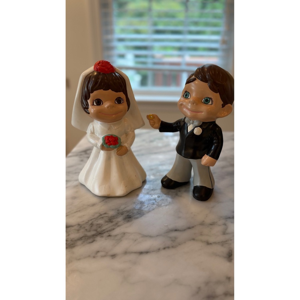 Vintage 70s Atlantic Mold Bride and Groom Kitch Retro Wedding Big Eye